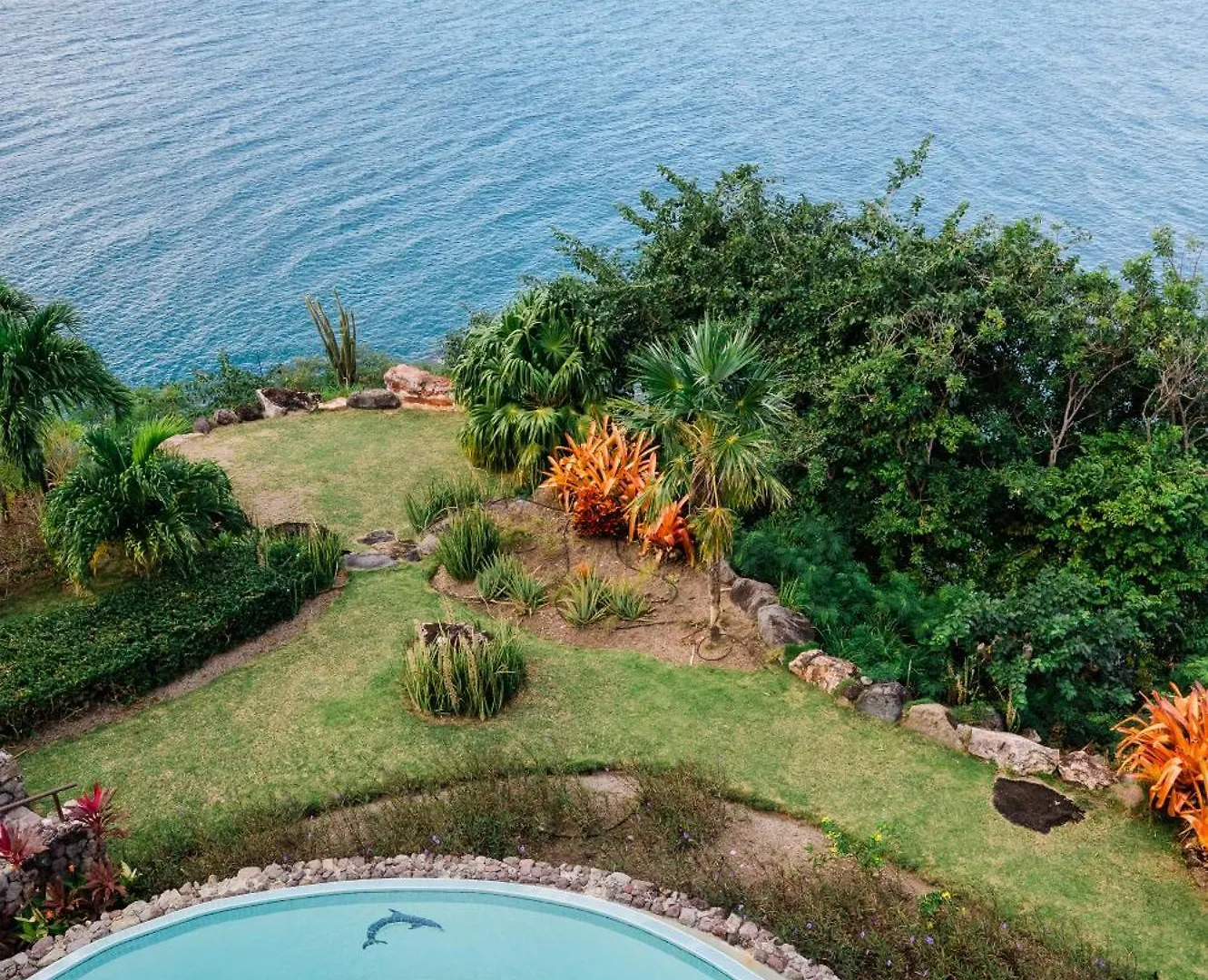 Vila Beautiful 3 Story 8,000 Sq Ft Oceanside Mansion Nevis