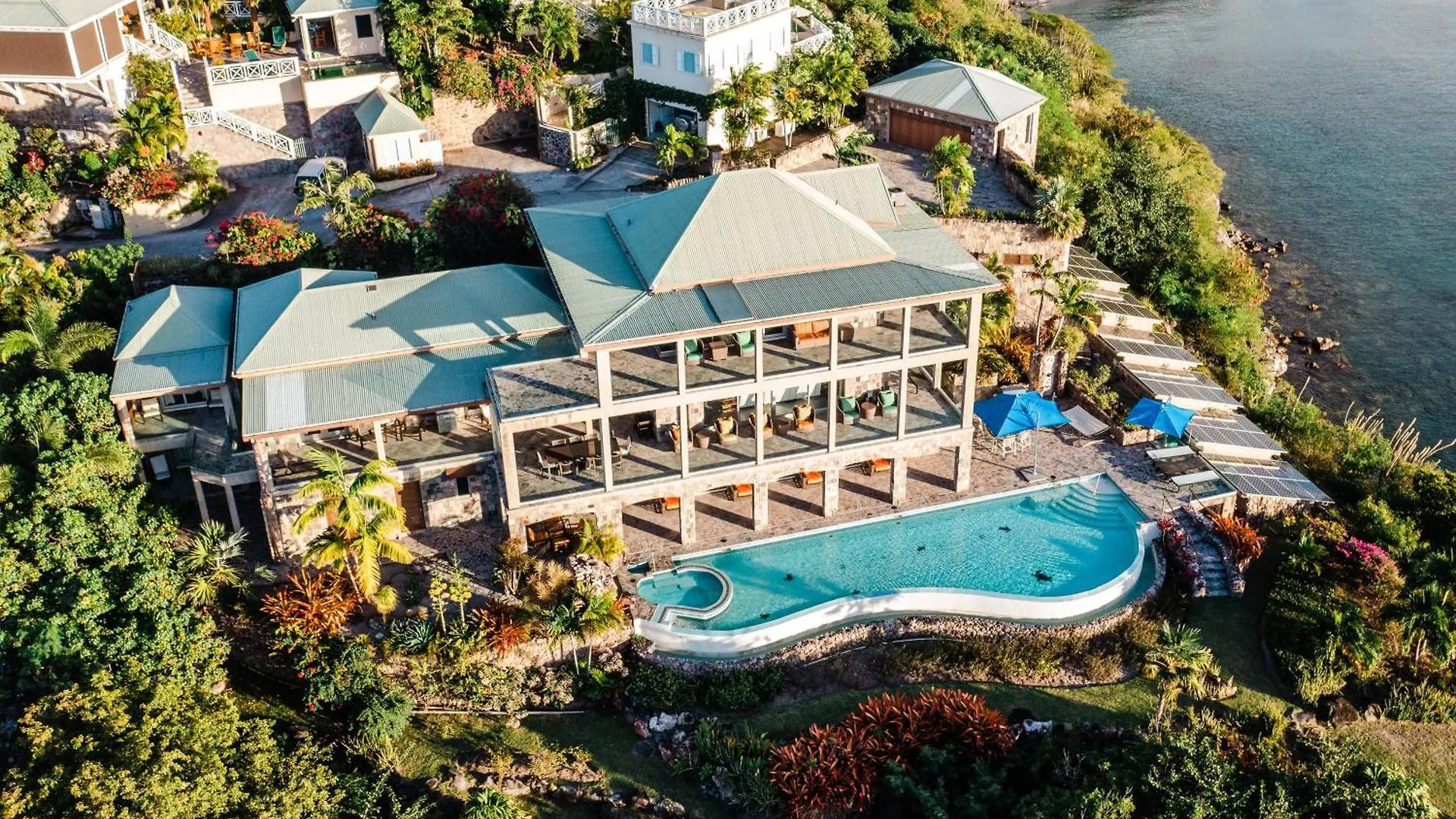 Vila Beautiful 3 Story 8,000 Sq Ft Oceanside Mansion Nevis