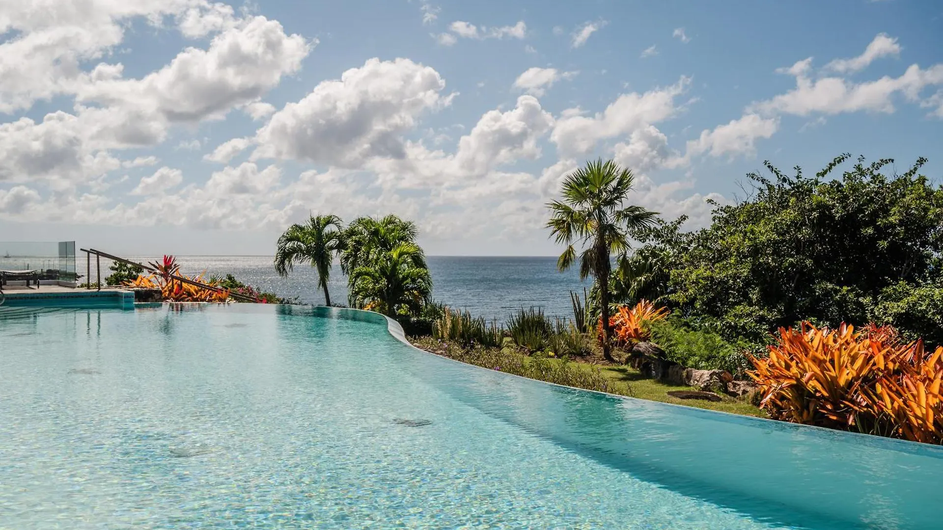 Vila Beautiful 3 Story 8,000 Sq Ft Oceanside Mansion Nevis