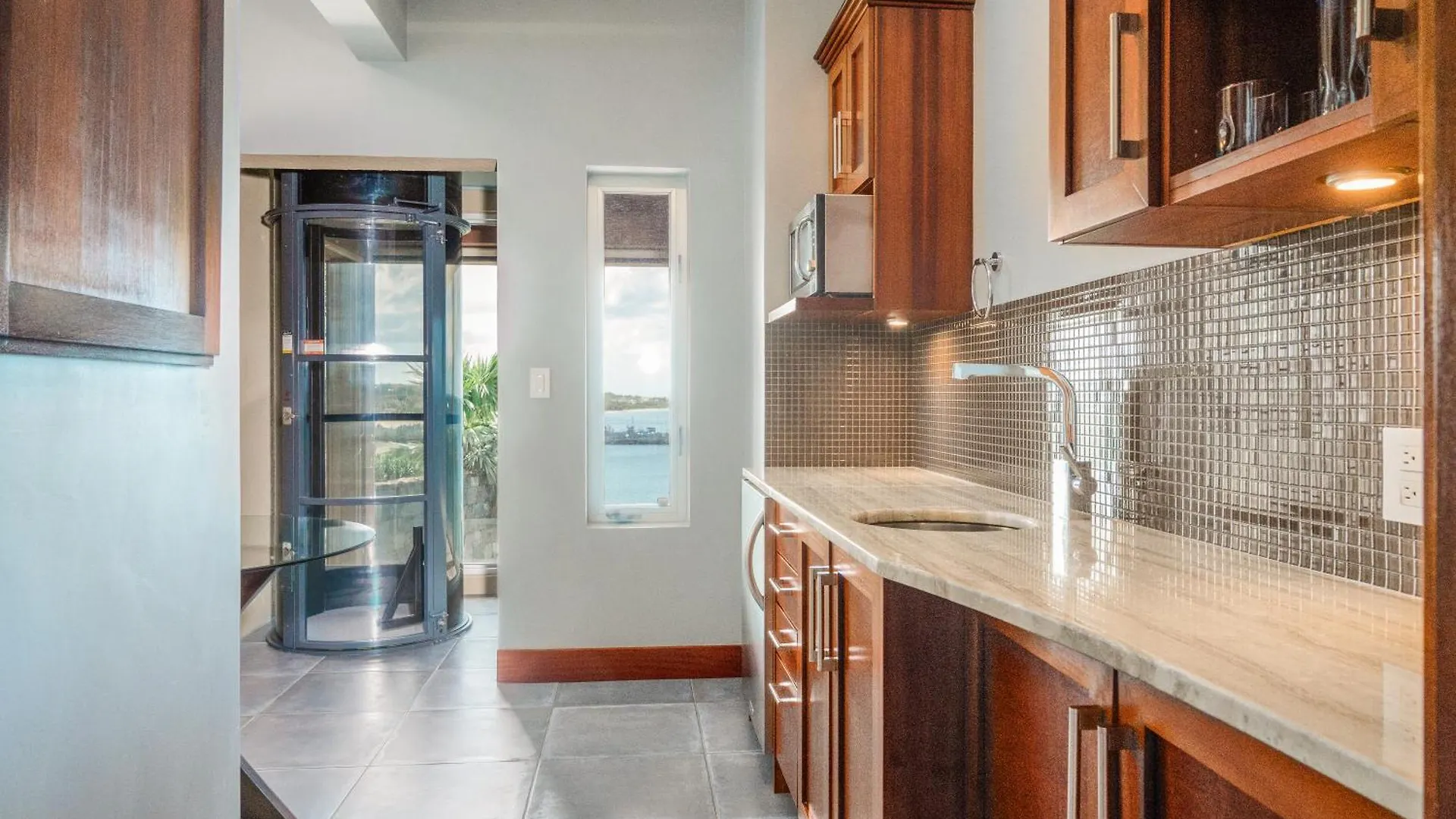 Vila Beautiful 3 Story 8,000 Sq Ft Oceanside Mansion Nevis