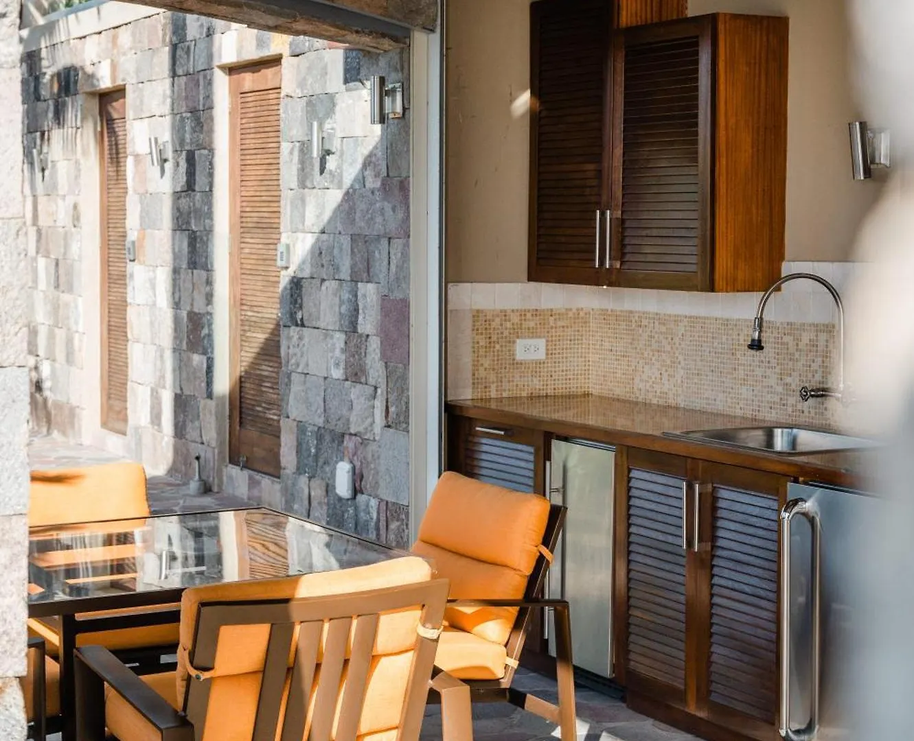 Vila Beautiful 3 Story 8,000 Sq Ft Oceanside Mansion Nevis